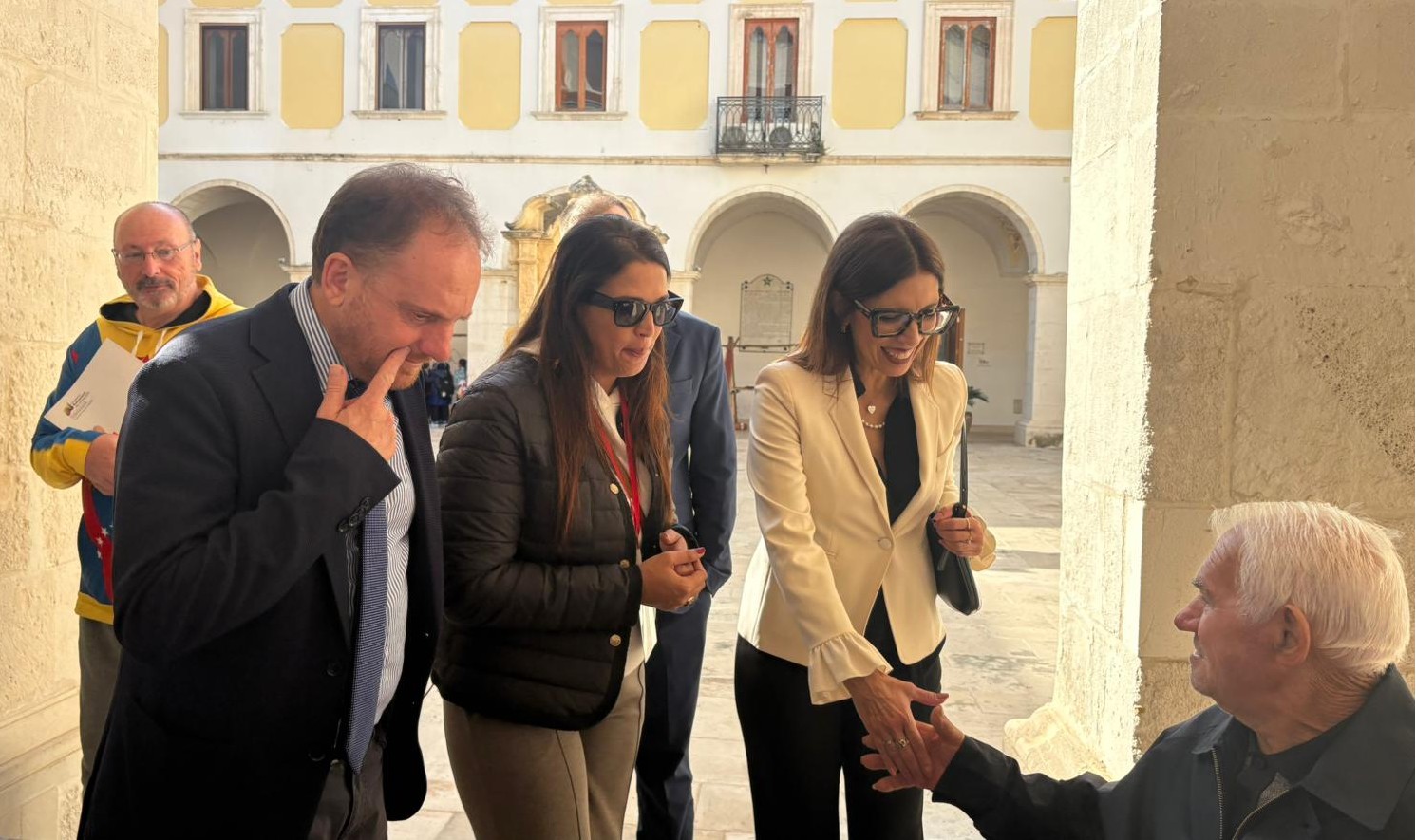 Cónsul de Venezuela en Nápoles sostiene encuentro con alcalde de Manfredonia