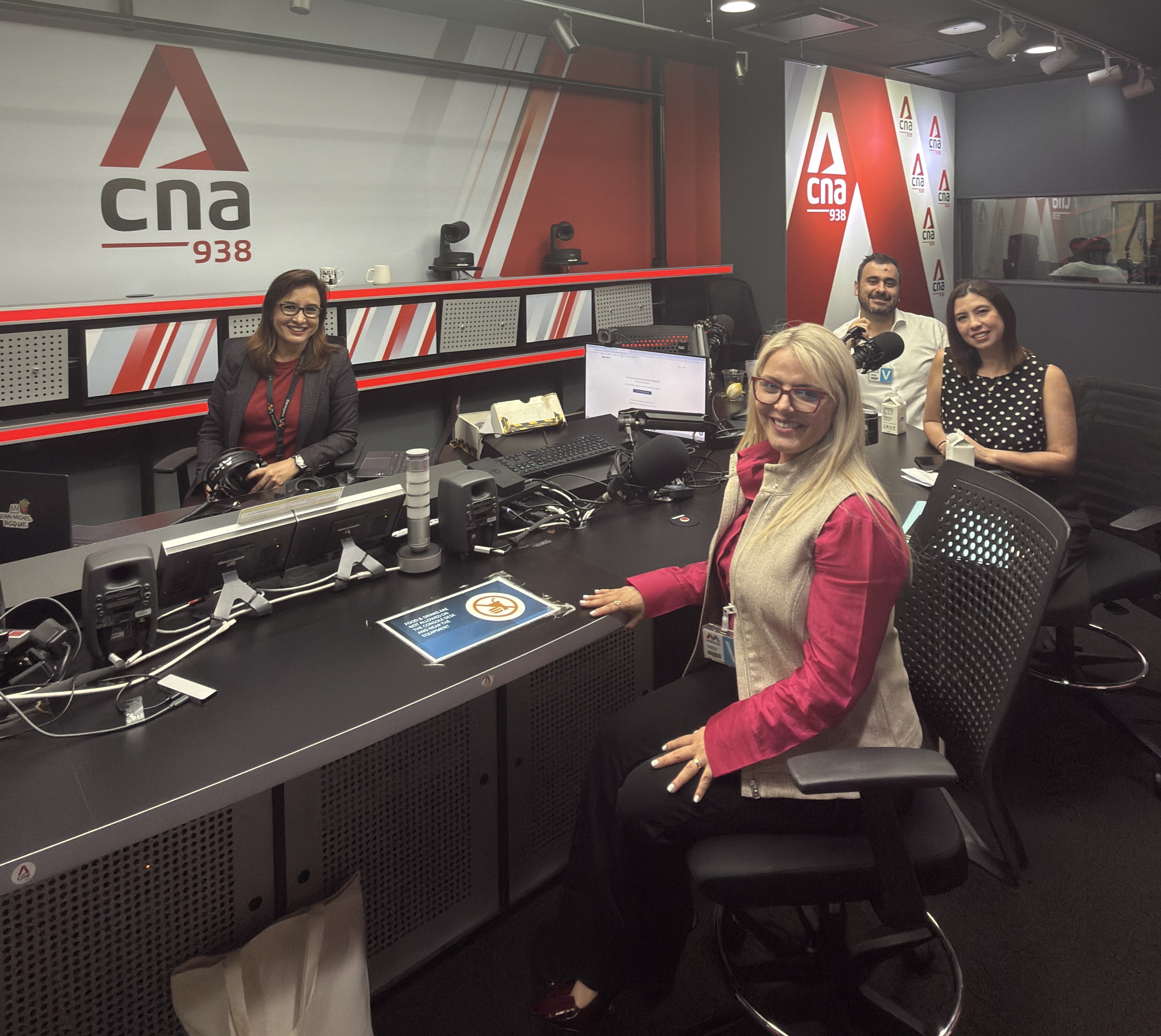 Venezuela se escucha en Asia: Embajadora López Piña destaca riqueza cultural del país en reconocida emisora singapurense