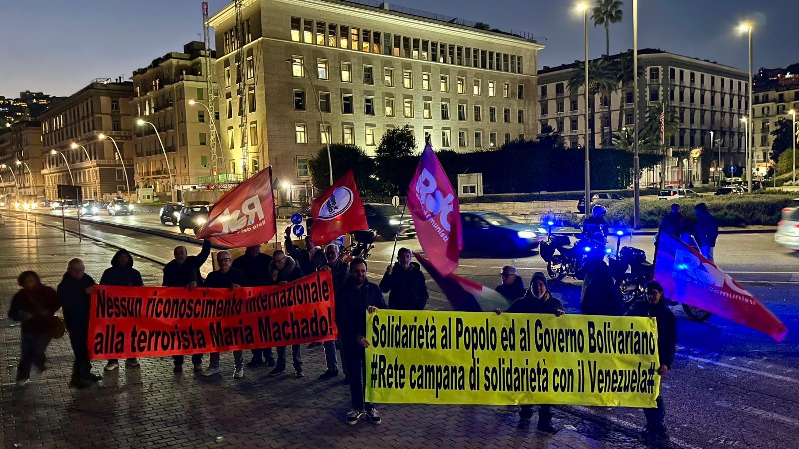 Acto de la Red de Solidaridad con Venezuela ante el Consulado General de EEUU en Nápoles