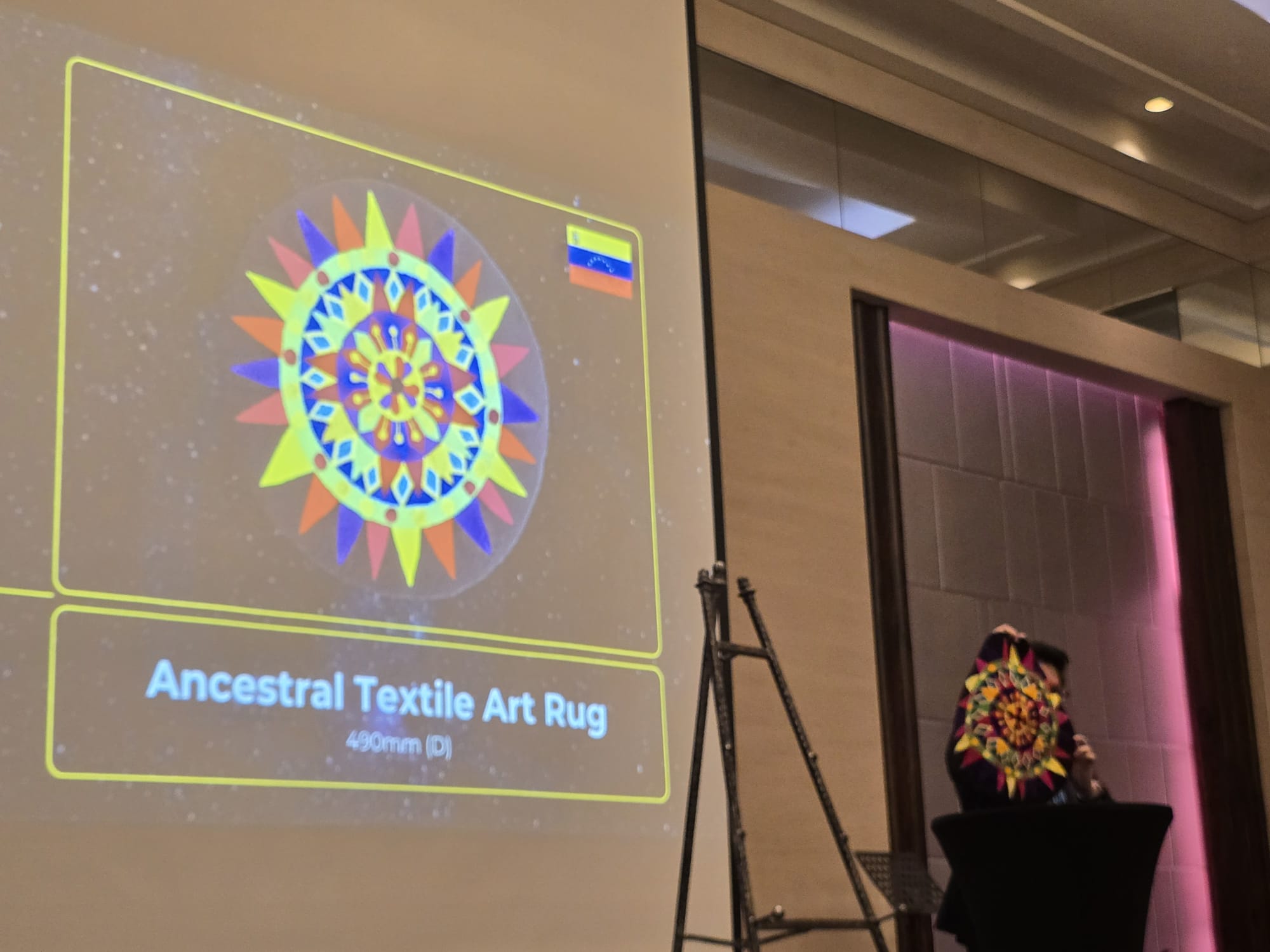 Embajada en Singapur participa con pieza única en Subasta Especial Anual de Brands for Good 2025