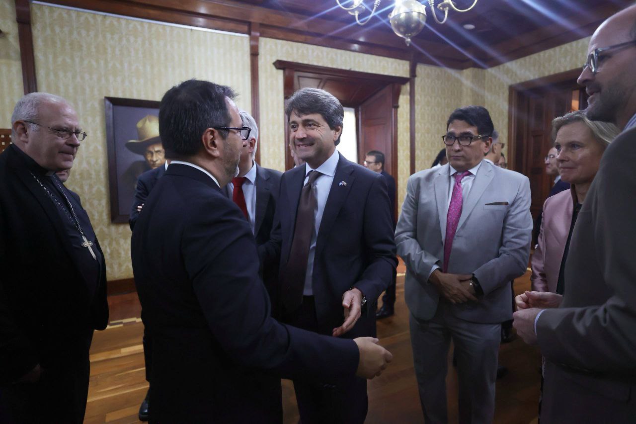 Canciller Yván Gil hizo un llamado a la paz durante mensaje de salutación de fin de año