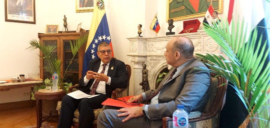 Venezuela denuncia amenazas y expone su postura internacional en entrevista con Al-Ahram