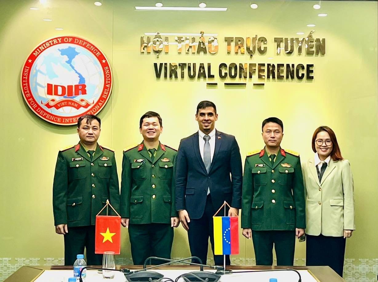 Embajada de Venezuela expone en Instituto de Relaciones Internacionales de Defensa de Vietnam las acciones hostiles de EEUU