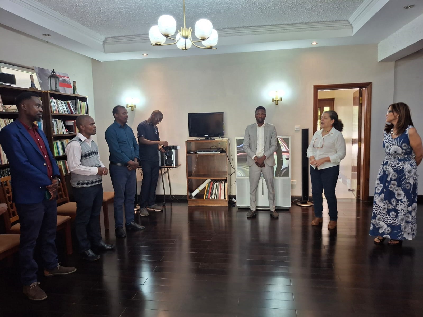 Embajada en Kenia enaltece ideario de Bolívar en conmemoración del 195.º aniversario de su siembra