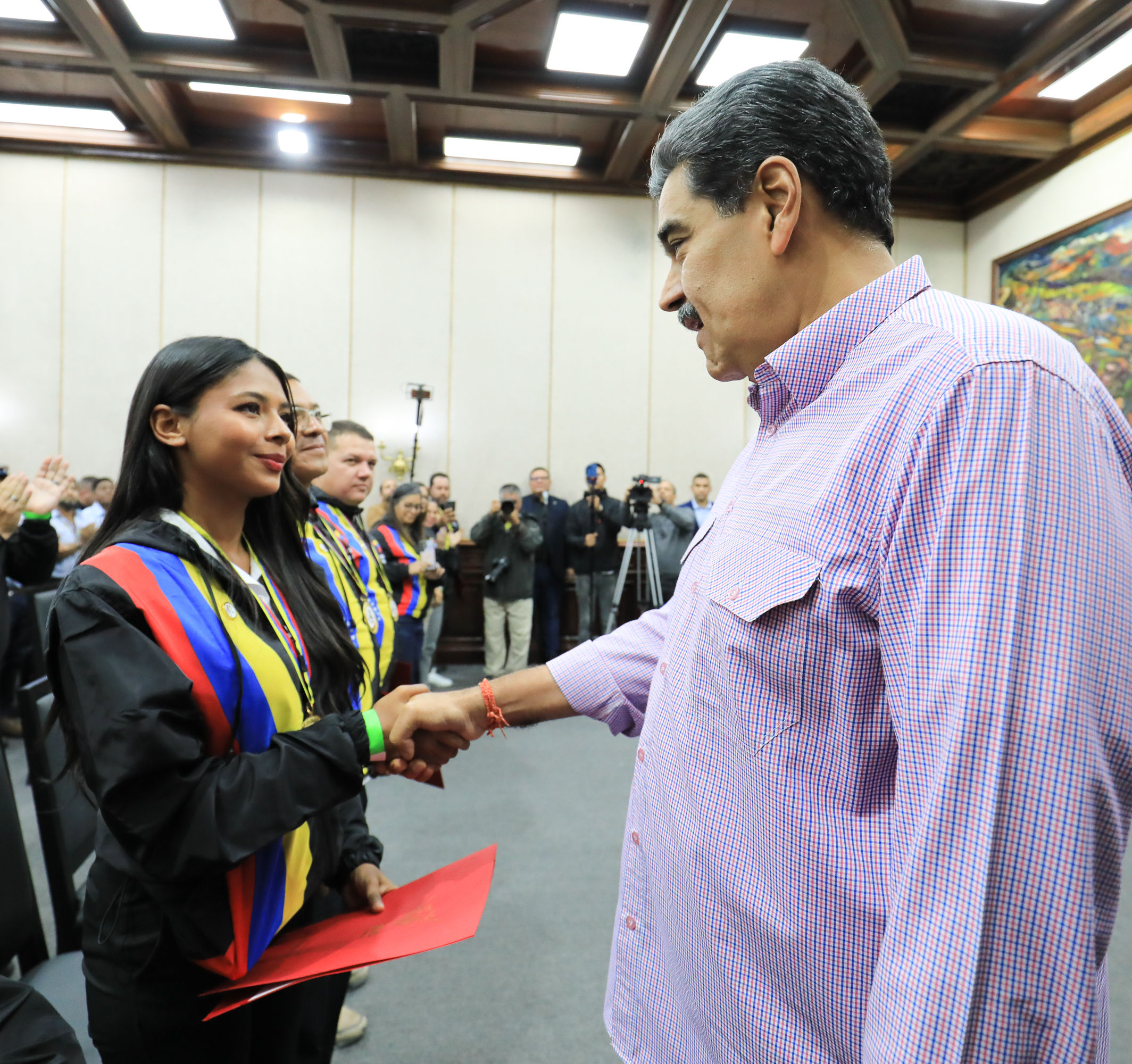 Condecorada Brigada Internacional Cuba-Venezuela por apoyo brindado al pueblo cubano ante devastador huracán Melissa