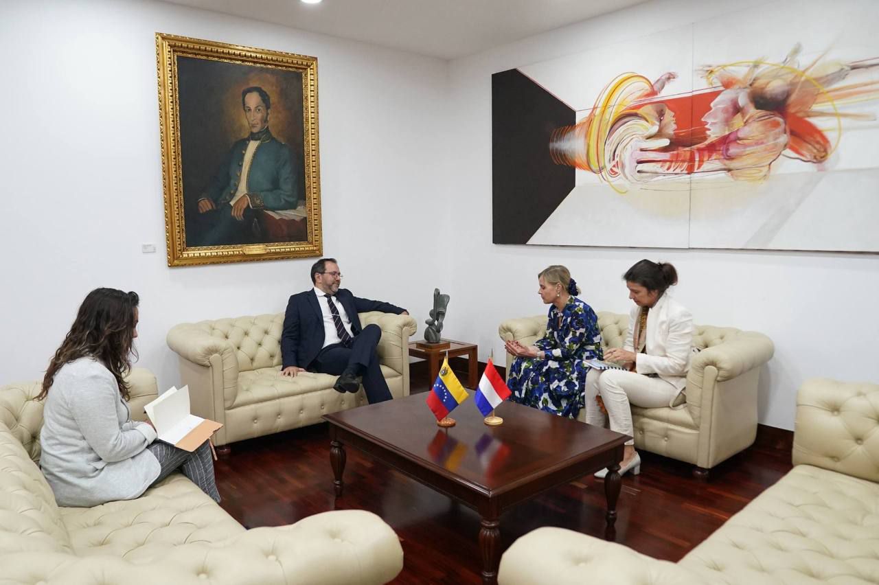 Venezuela y Países Bajos abordan consecuencias de reciente ataque a la soberanía nacional