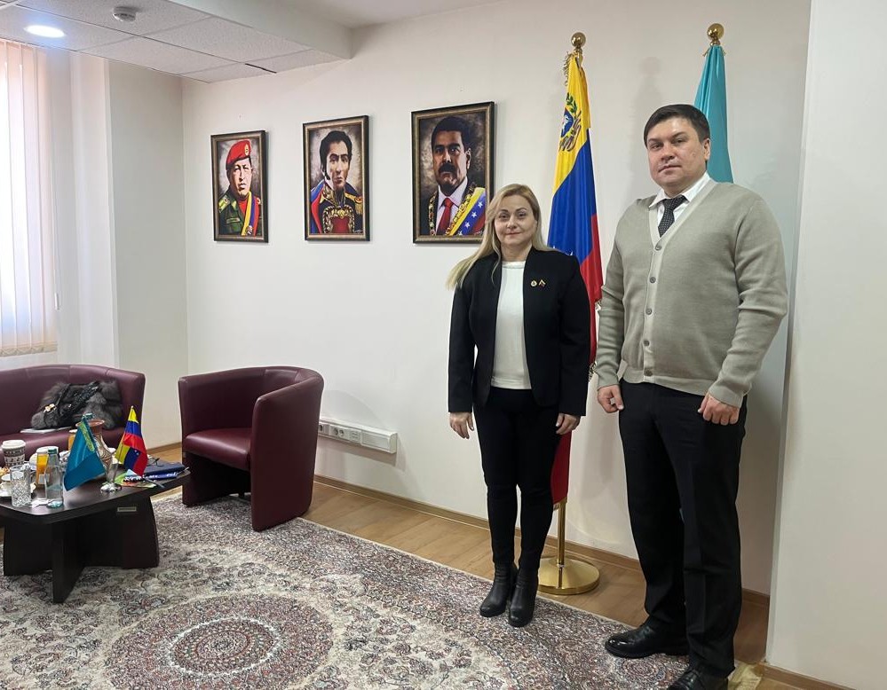 Expertos kazajos condenan secuestro del Presidente Maduro y la primera dama