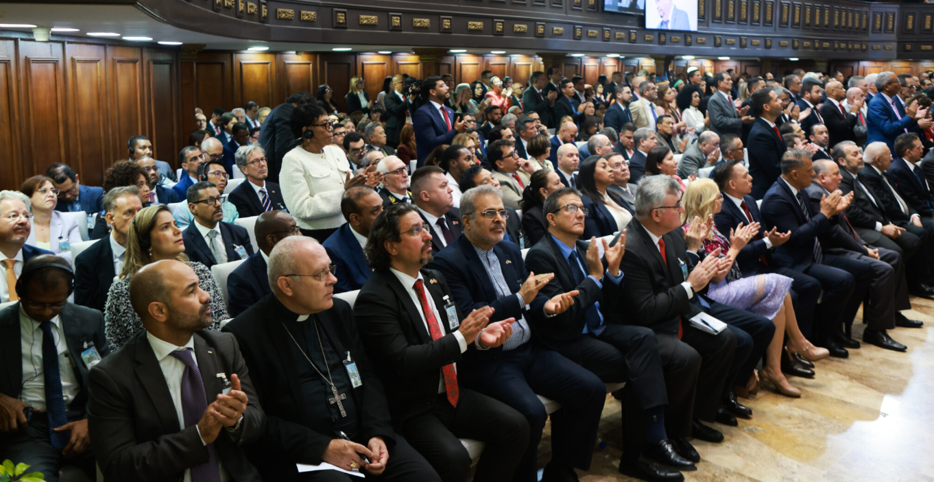 La unión nacional deberá prevalecer para dar la batalla diplomática ante las amenazas sobre Venezuela