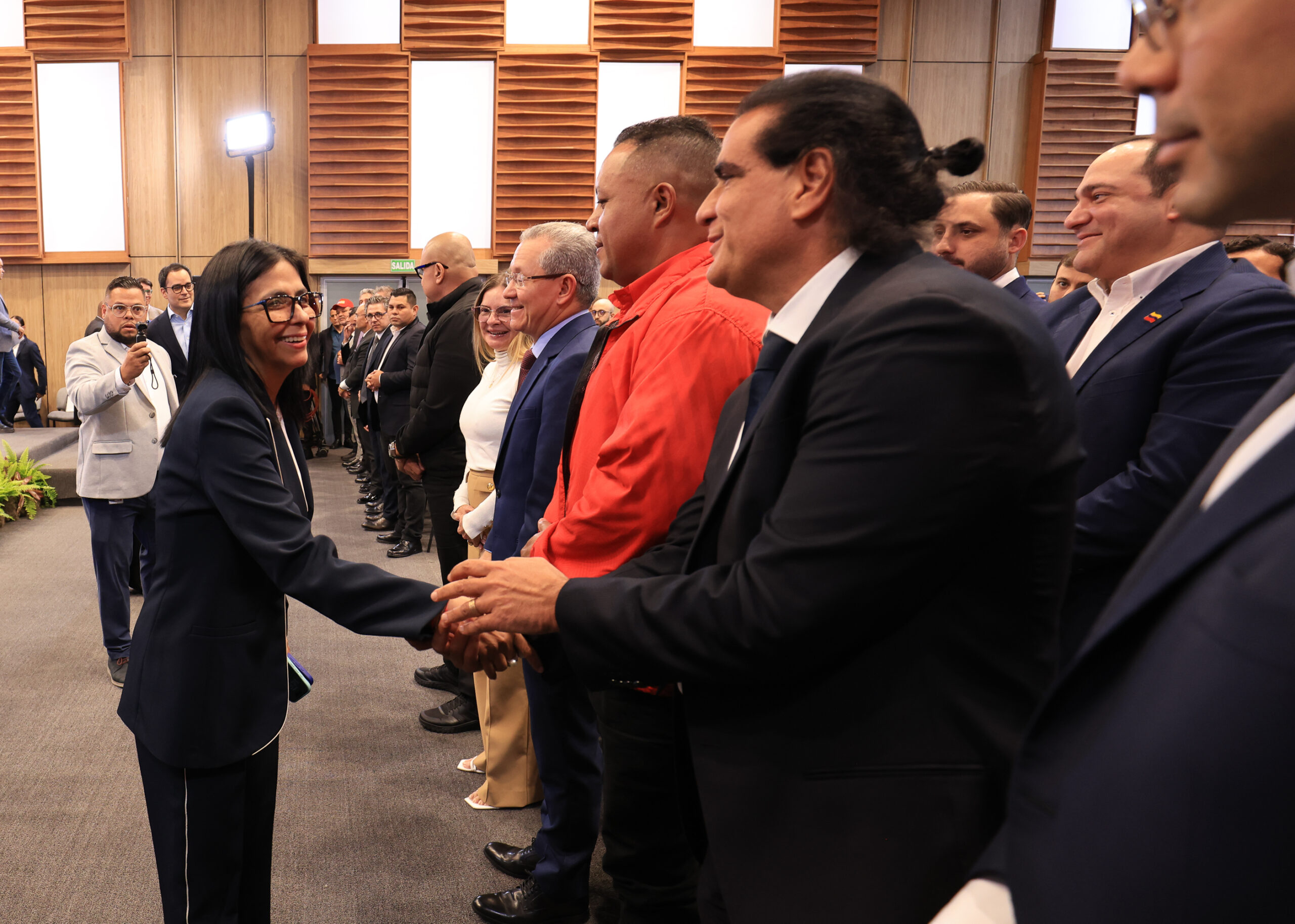 Venezuela captó casi 900 millones de dólares en inversiones nacionales e internacionales en 2025