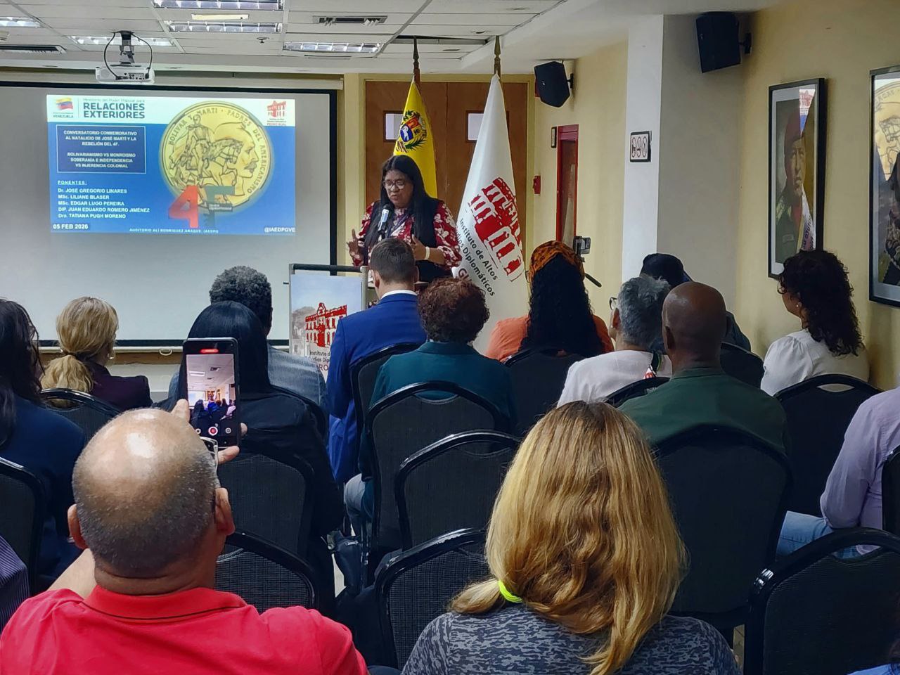 IAEDPG reivindica la memoria histórica como eje de la soberanía en conversatorio de alto nivel