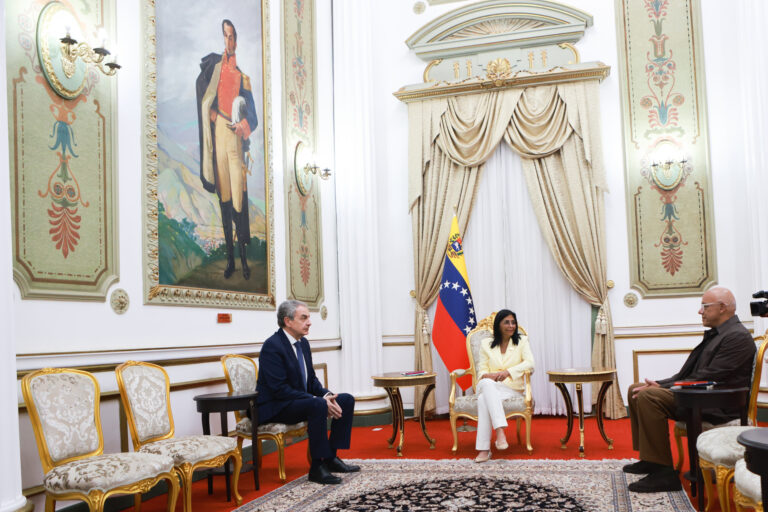 Presidenta Encargada recibe a José Luis Rodríguez Zapatero en el Palacio de Miraflores