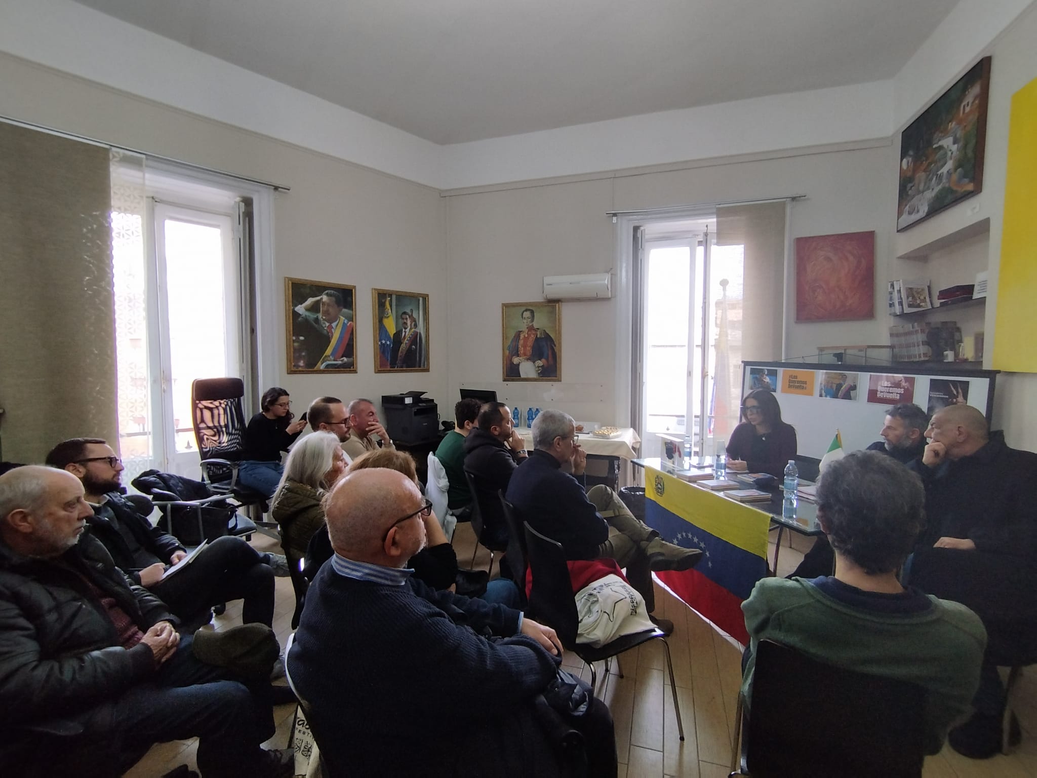 Presentan “El Libro Azul” del Comandante Chávez en el Consulado en Nápoles