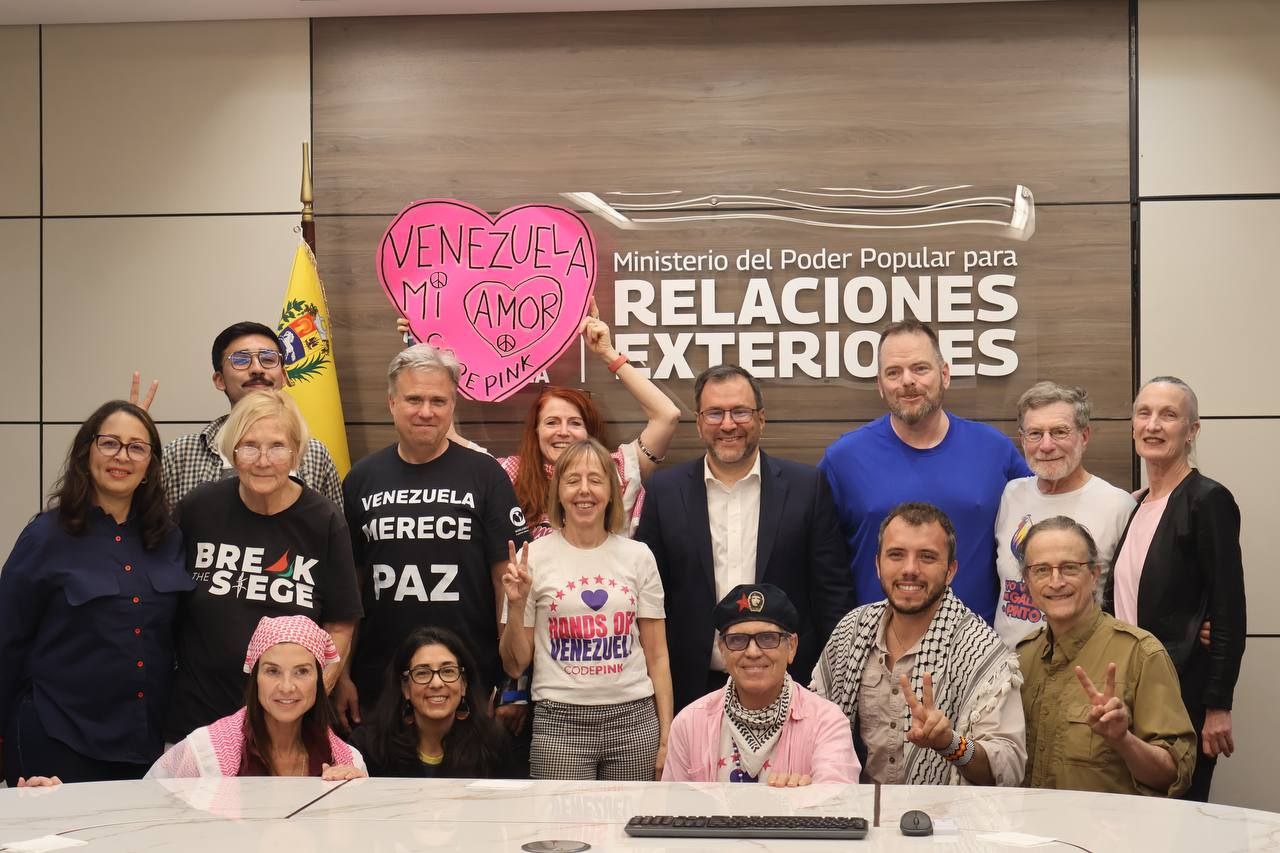 ‎Movimiento Feminista CODEPINK visita Venezuela para levantar banderas de paz y solidaridad