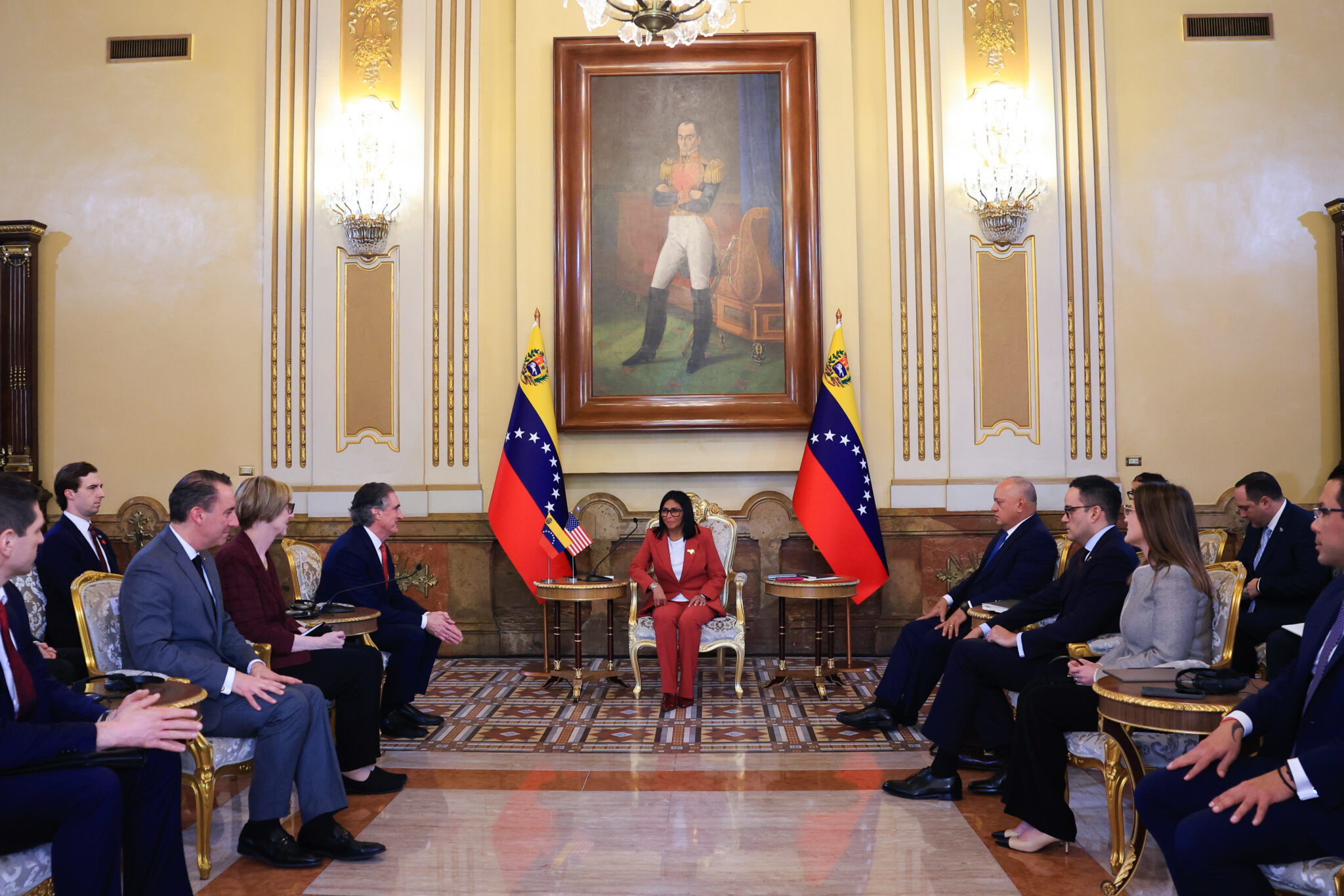 Presidenta (E) Delcy Rodríguez recibe al secretario de Interior de EE. UU. en el Palacio de Miraflores