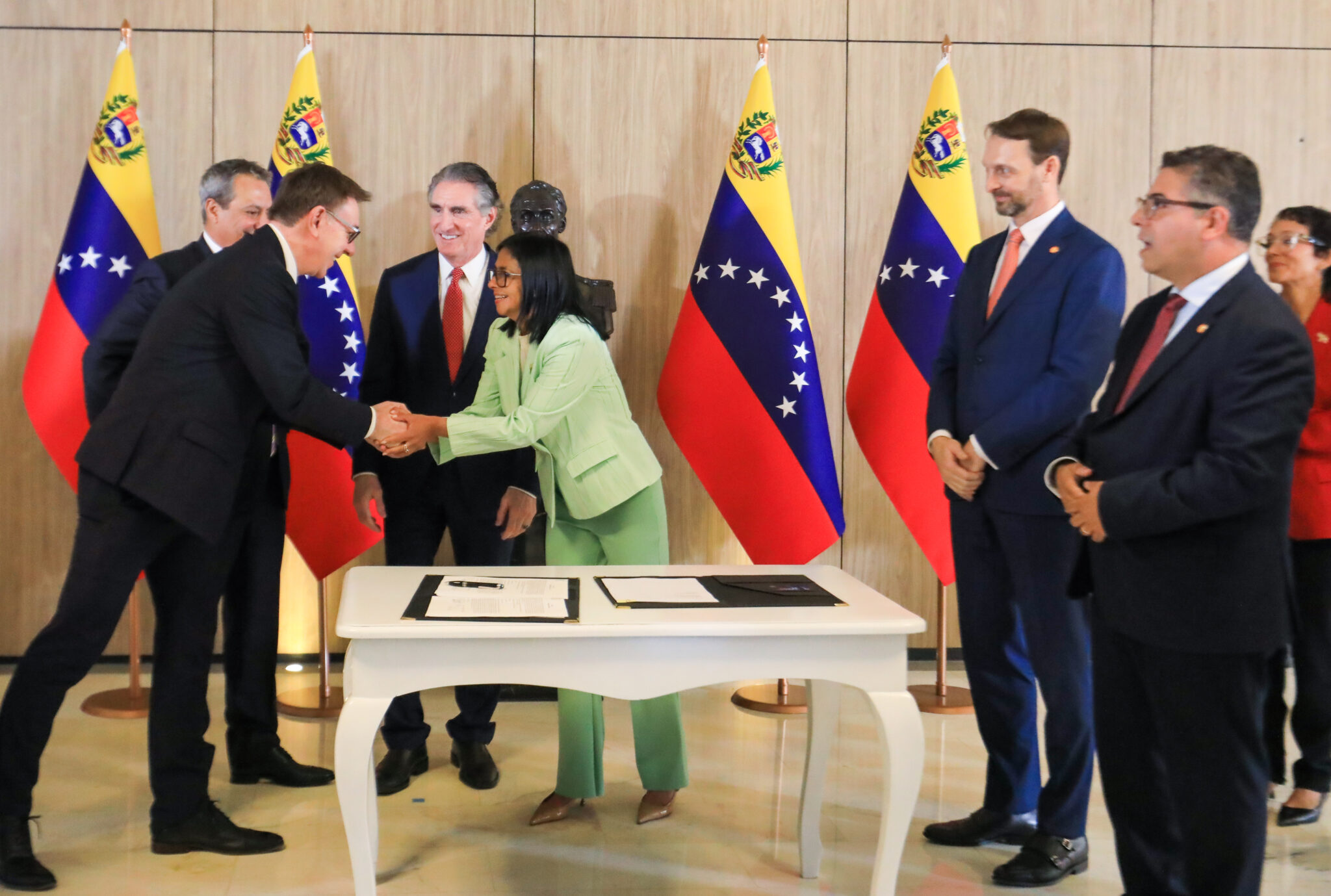 Alianza entre Shell y la empresa venezolana Vepica fortalece el motor industrial nacional