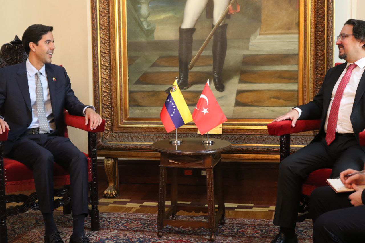 Venezuela y Türkiye reiteran compromiso de amistad y cooperación durante encuentro