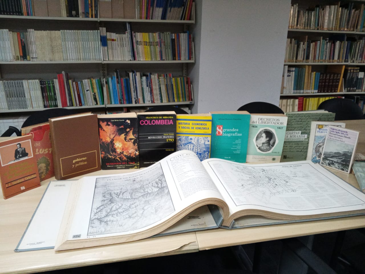 Instituto de Altos Estudios Diplomáticos “Pedro Gual” recibe donación bibliográfica sobre historia de Venezuela