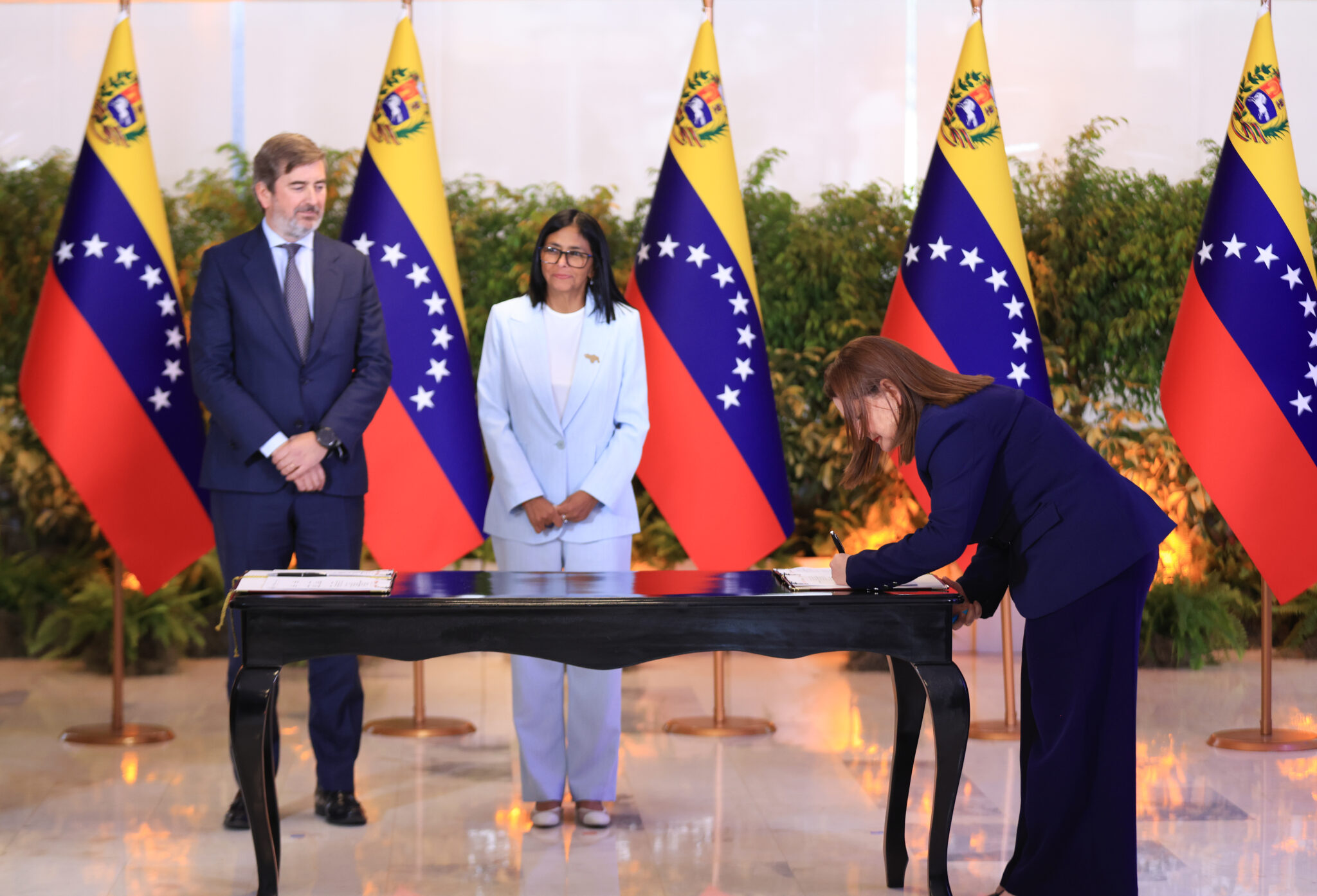 Venezuela firma acuerdo «Cardón IV» para potenciar la exportación de gas