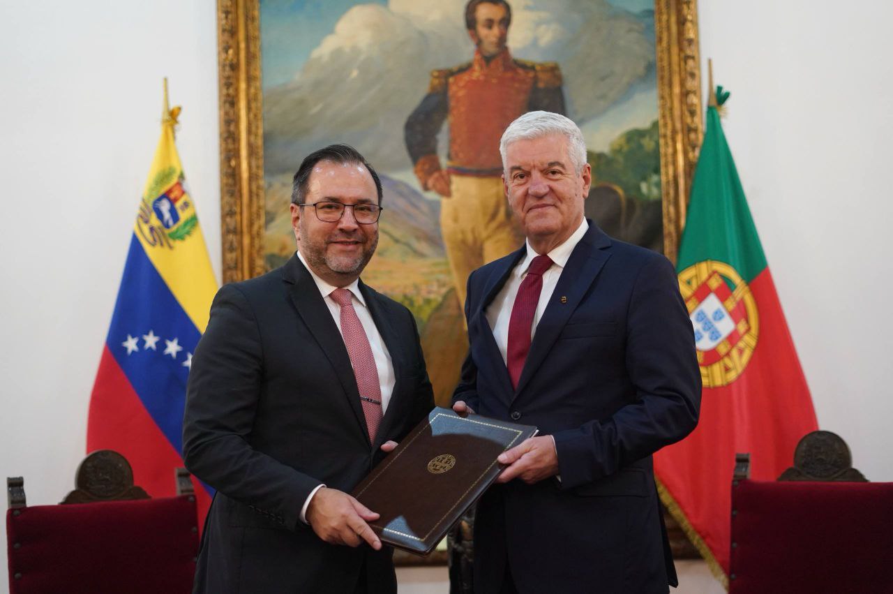 Canciller Yván Gil recibe Copias de Estilo del embajador designado de Portugal