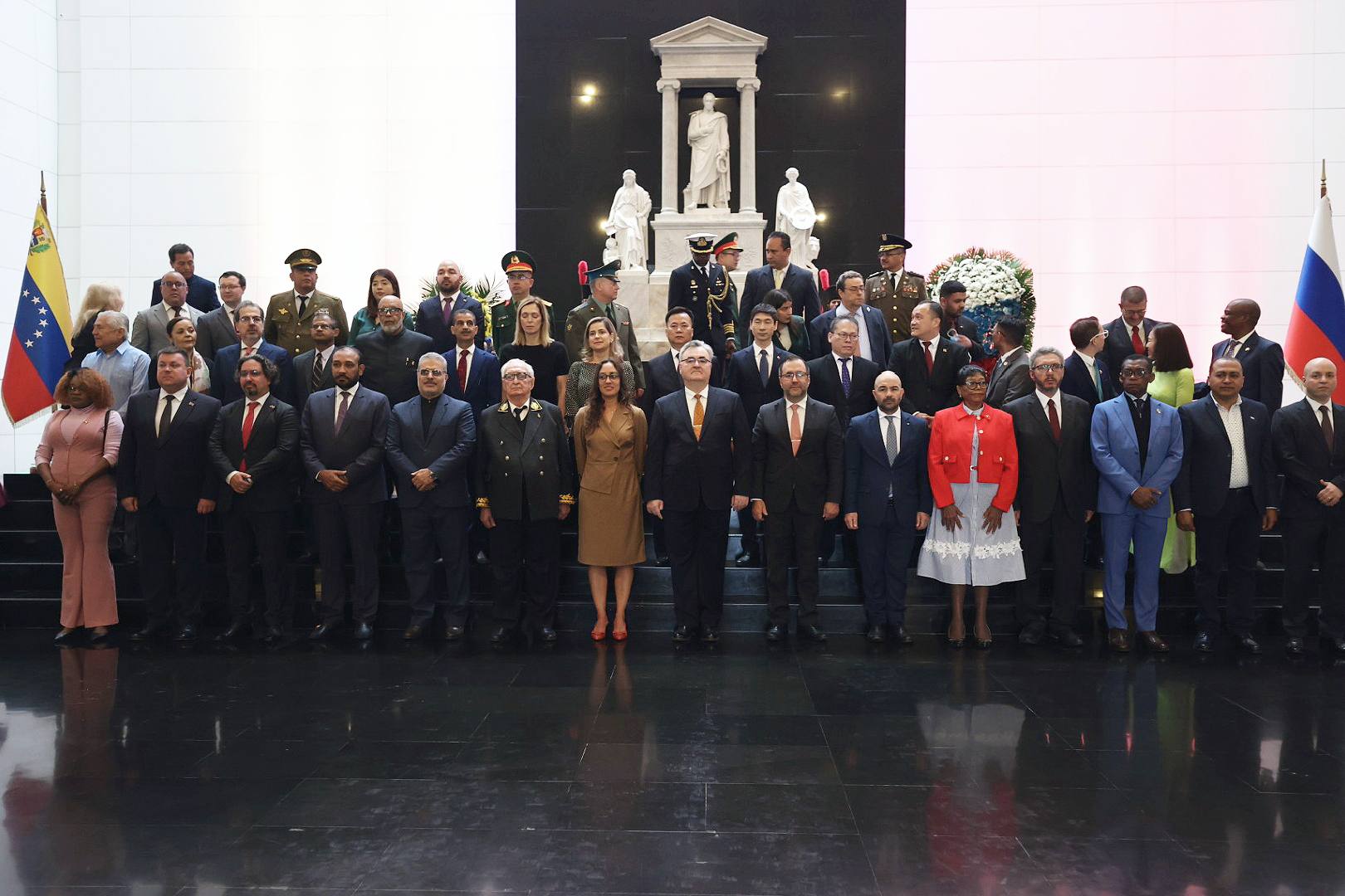 Venezuela y Rusia ratifican 81 años de alianza honrando al Libertador Simón Bolívar