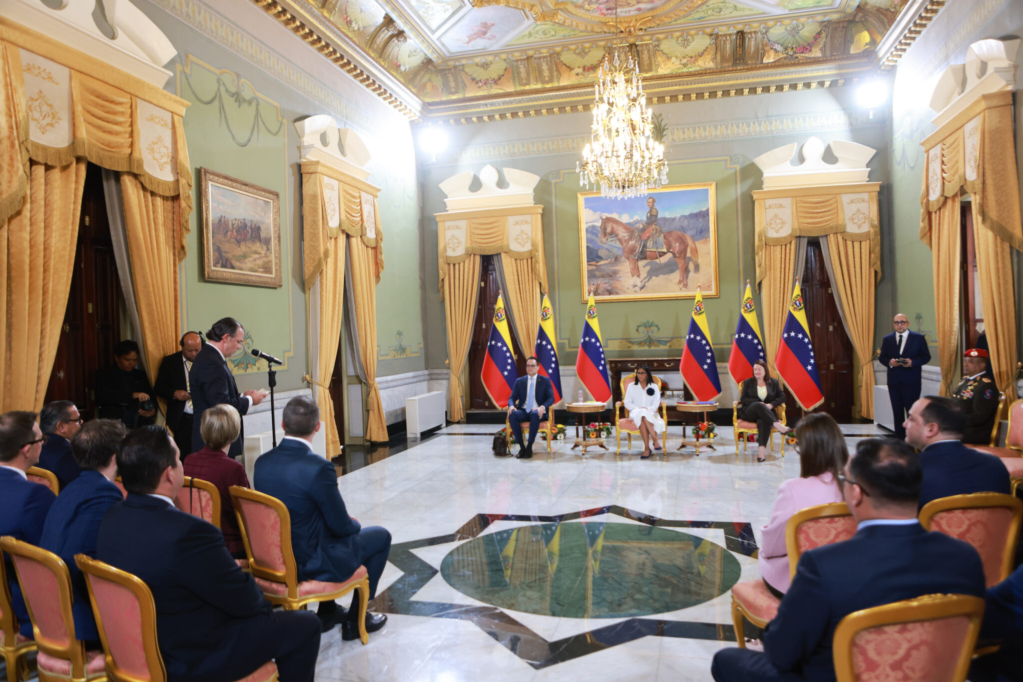 Presidenta (E) Delcy Rodríguez encabeza firma de acuerdos con la empresa Chevron