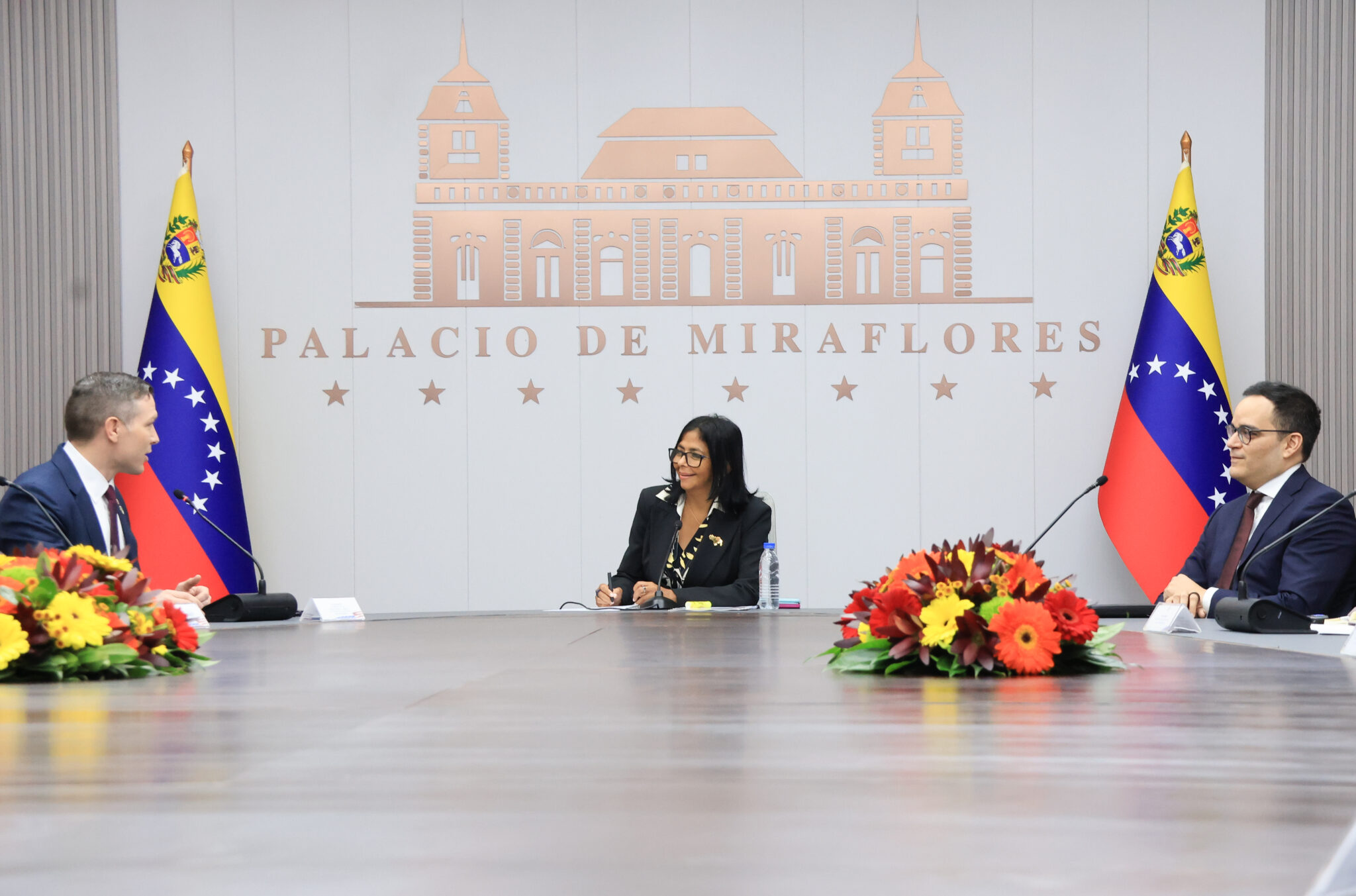 Venezuela ratifica disposición de construir relaciones energéticas sólidas con EEUU