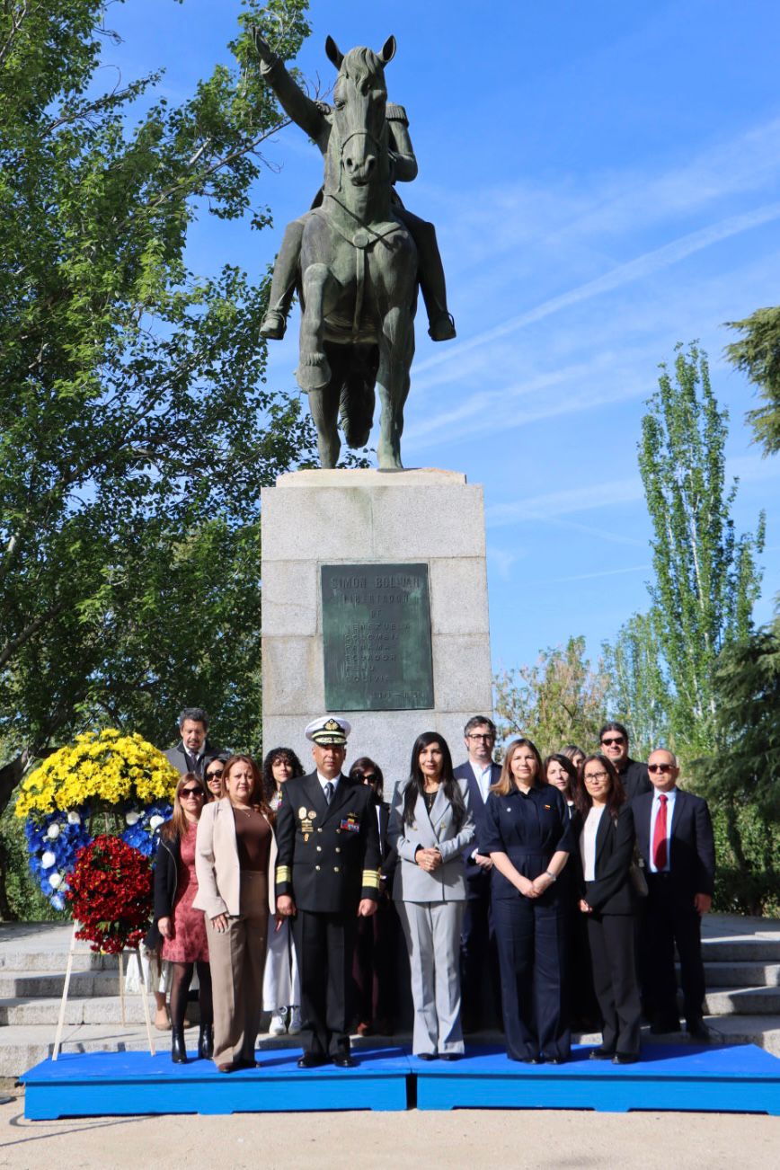 Ofrenda floral en Madrid en conmemoración del inicio de la gesta independentista venezolana