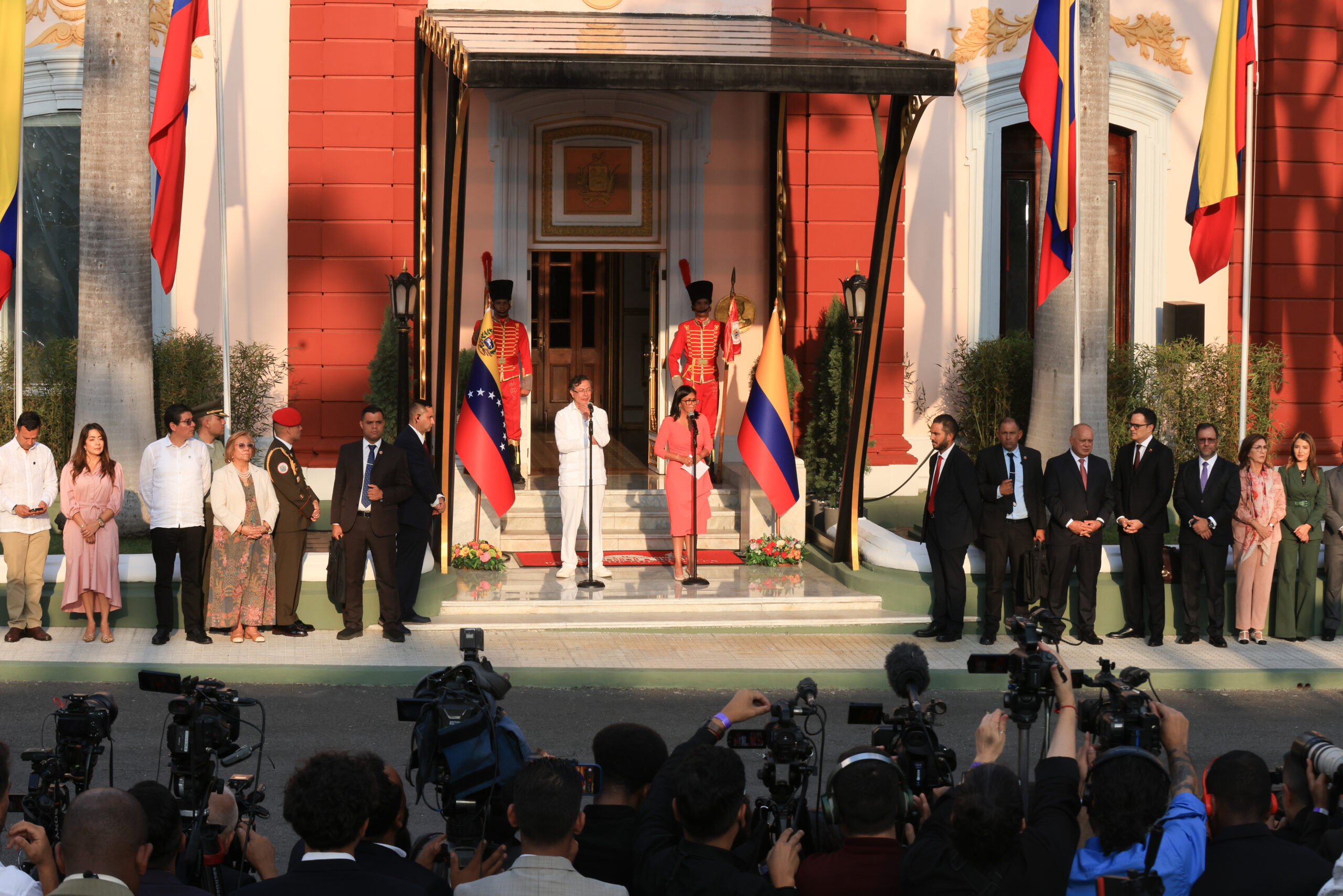 Presidenta (E) Delcy Rodríguez destaca las siete áreas de trabajo de la Comisión de Vecindad colombo-venezolana