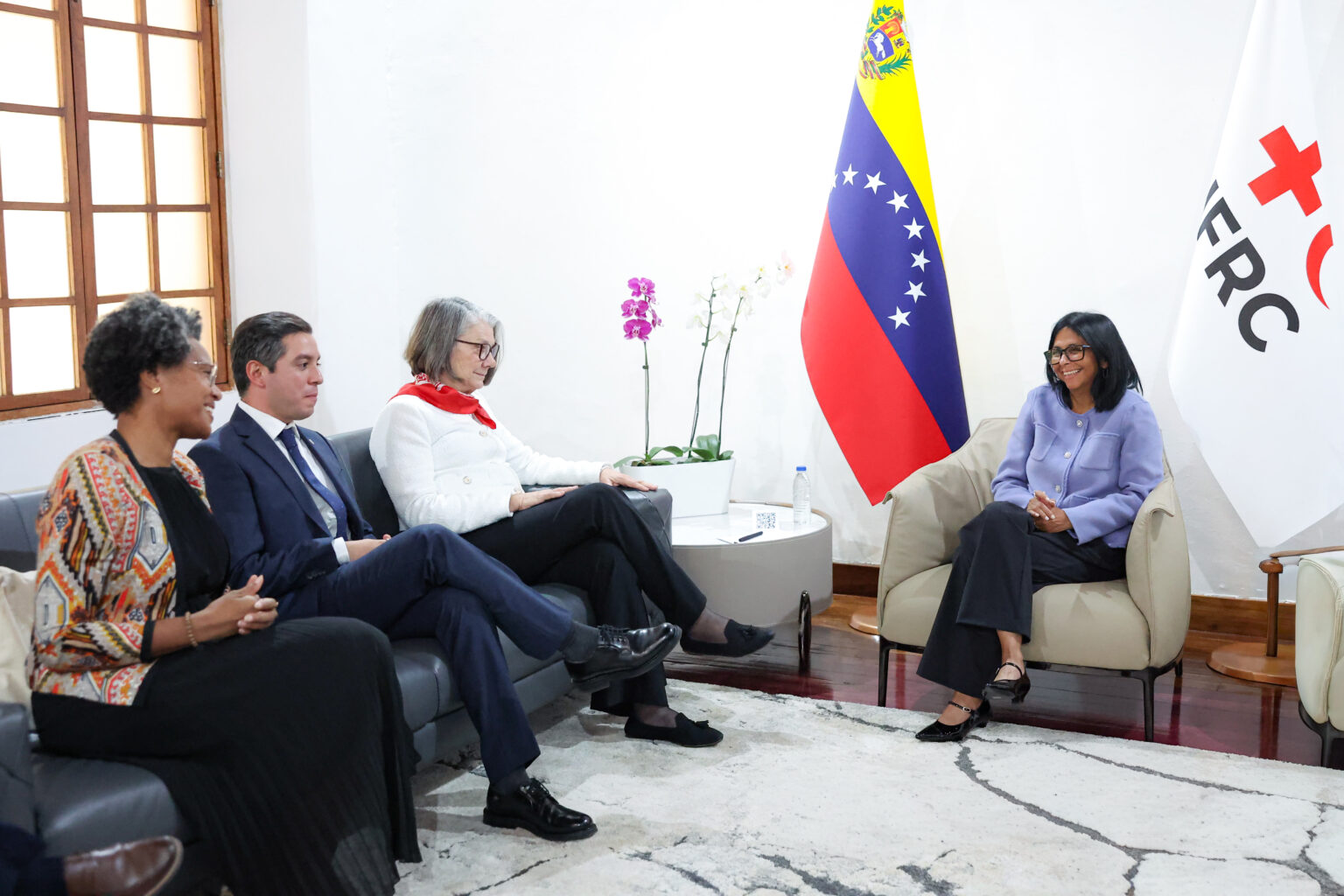 Presidenta (E) Delcy Rodríguez se reúne con Kate Forbes y altas autoridades de la Cruz Roja y Media Luna Roja