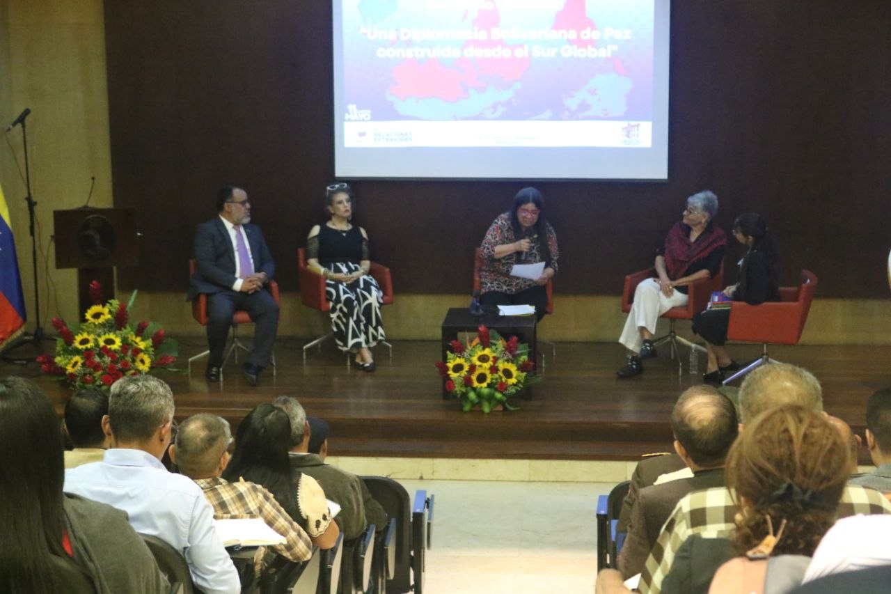 Clase inaugural del IAEDPG abordó construcción de una Diplomacia Bolivariana de Paz desde el Sur Global