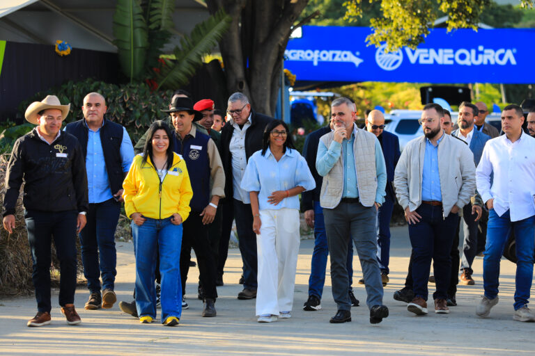 Presidenta (E) Delcy Rodríguez advierte: «Imaginemos lo que será Venezuela sin sanciones, una potencia económica»