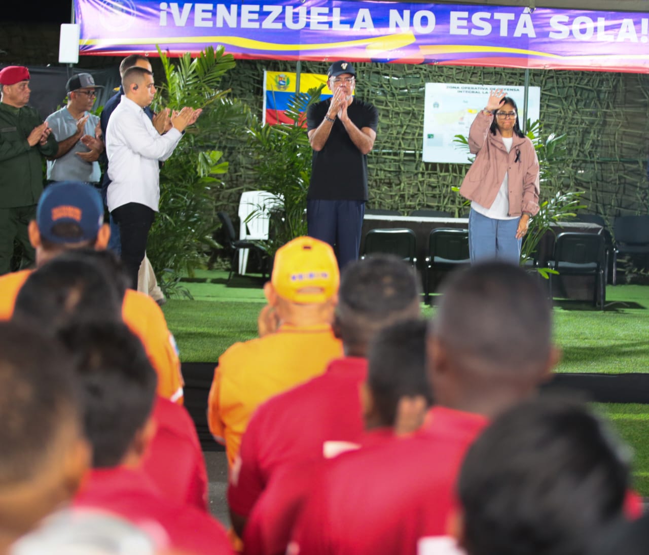 Presidenta (E) Delcy Rodríguez condecora a delegaciones de rescate de siete países
