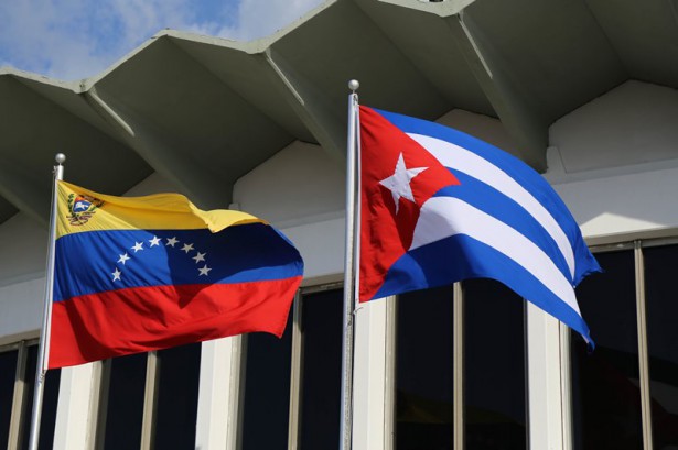 banderas-cuba-y-venezuela-juntas1-615x409