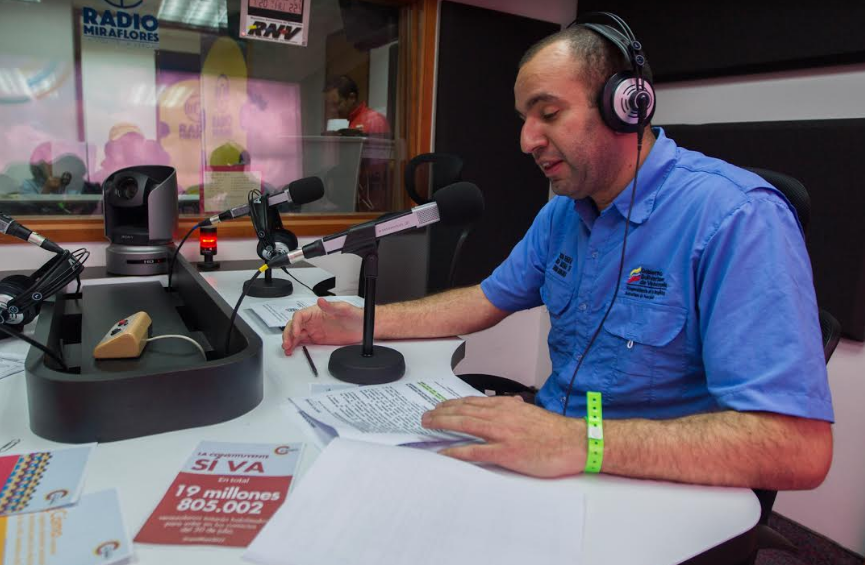 Larry Devoe en programa de Radio Miraflores