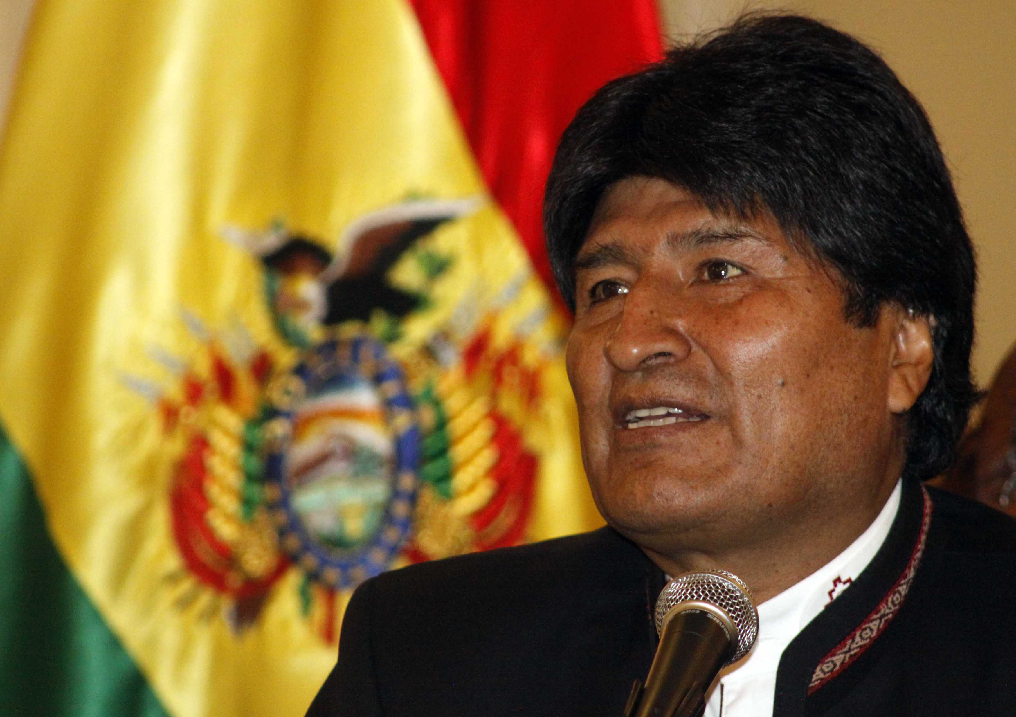 Bolivia's President Evo Morales speaks during a news conference at the presidential palace in La Paz April 3, 2014. Morales expressed his solidarity with the Chilean people following earthquakes in the northern region over the past few days. REUTERS/ABI/Bolivian Presidency/Handout via Reuters (BOLIVIA - Tags: POLITICS HEADSHOT) ATTENTION EDITORS - THIS PICTURE WAS PROVIDED BY A THIRD PARTY. REUTERS IS UNABLE TO INDEPENDENTLY VERIFY THE AUTHENTICITY, CONTENT, LOCATION OR DATE OF THIS IMAGE. THIS PICTURE IS DISTRIBUTED EXACTLY AS RECEIVED BY REUTERS, AS A SERVICE TO CLIENTS. FOR EDITORIAL USE ONLY. NOT FOR SALE FOR MARKETING OR ADVERTISING CAMPAIGNS - RTR3JTG0