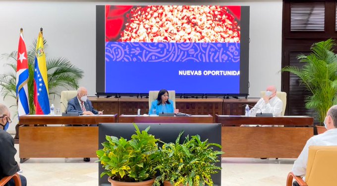 Vicepresidenta Delcy Rodríguez presenta la Ley Antibloqueo ante Gobierno y empresarios de Cuba