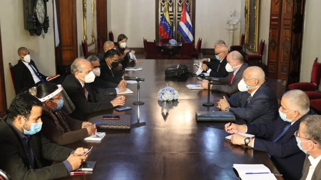 Vicepresidente Menéndez y vice primer ministro Cabrisas acuerdan líneas del plan de desarrollo del Convenio Cuba-Venezuela