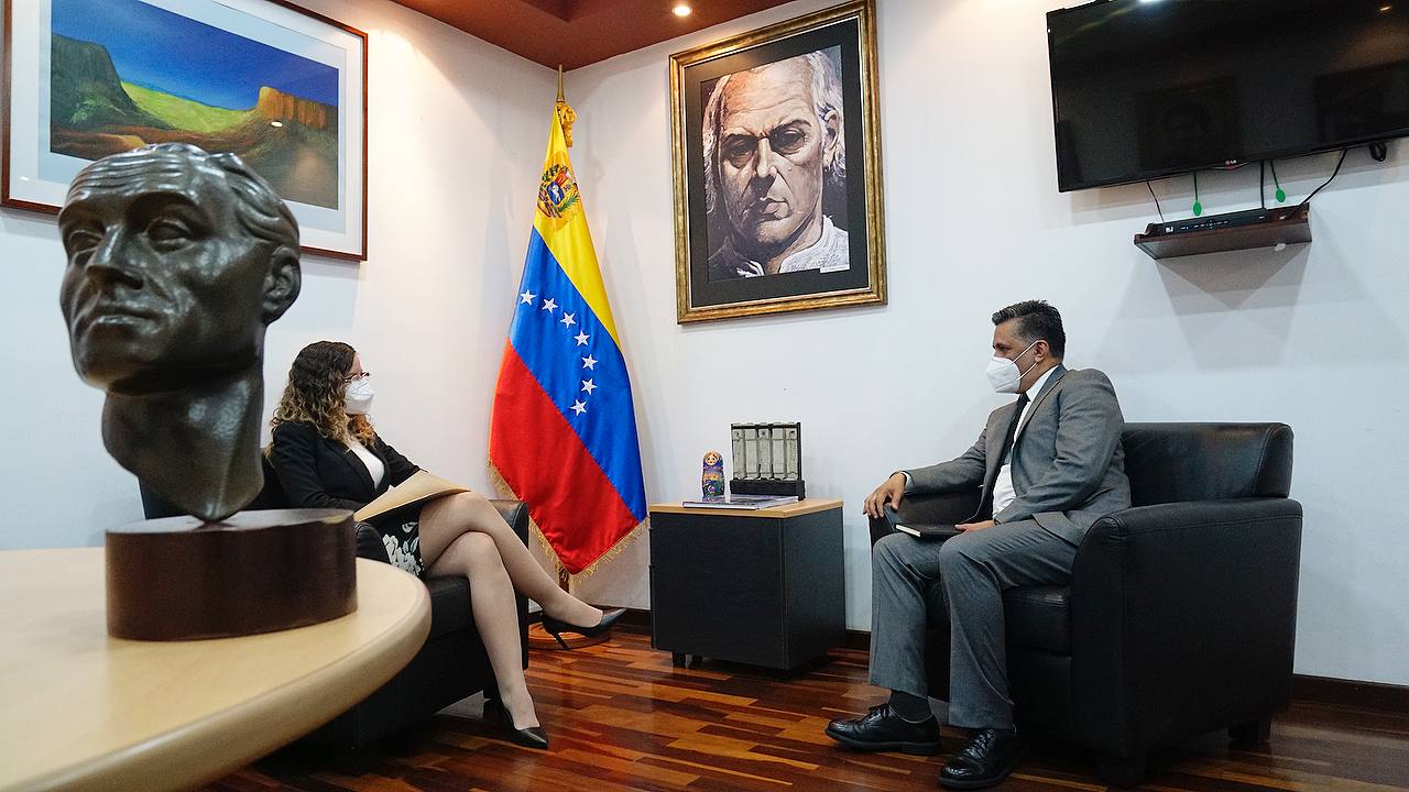 Viceministra Rodríguez se reúne con secretario ejecutivo del ALBA-TCP para abordar retos de la plataforma regional