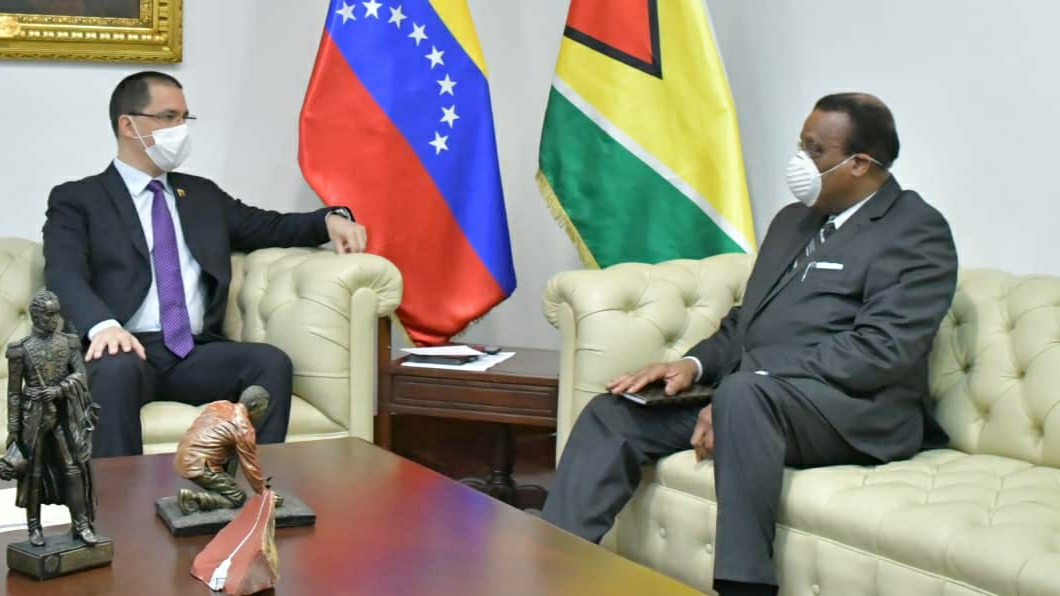 Canciller Arreaza se reúne con encargado de negocios de la República Cooperativa de Guyana