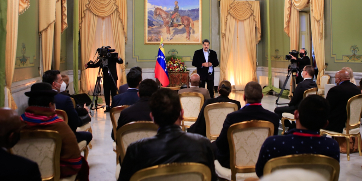 Presidente Maduro se reúne con parlamentarios internacionales asistentes a instalación de la AN