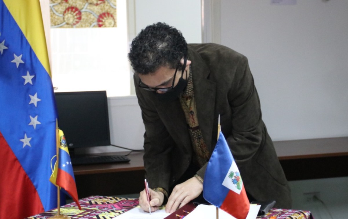 Centro de Saberes Africanos, Americanos y Caribeños firma carta de hermanamiento con la Universidad UNOGA de Haití
