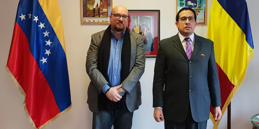 Embajador Torrealba se reúne en Bucarest con reconocido teólogo Bogdan Duca