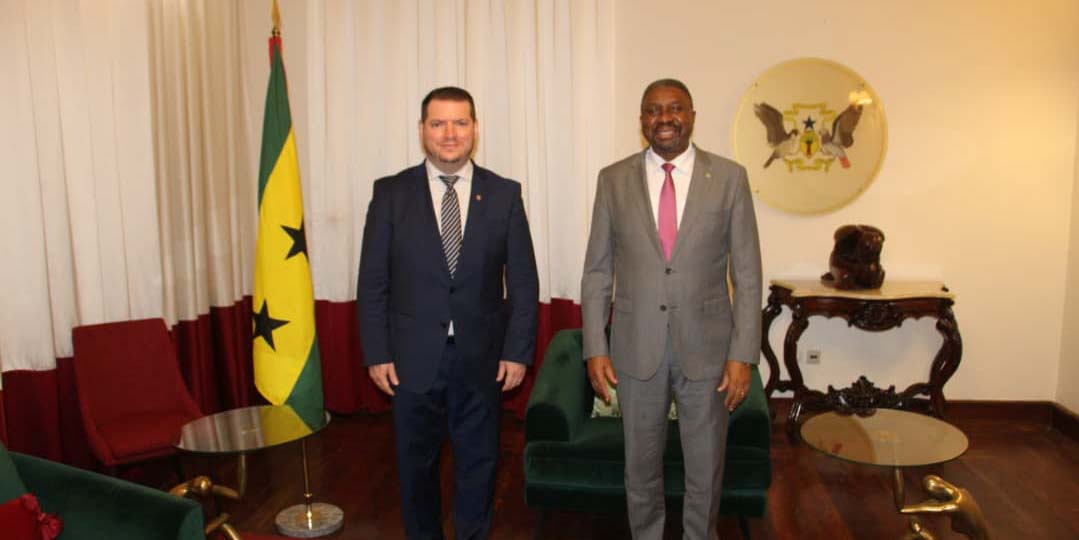 Primer Ministro de Santo Tomé y Príncipe recibe en audiencia al Embajador de Venezuela