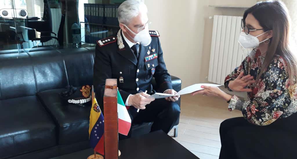 Cónsul venezolana en Nápoles recibe al Comandante Interregional Ogaden