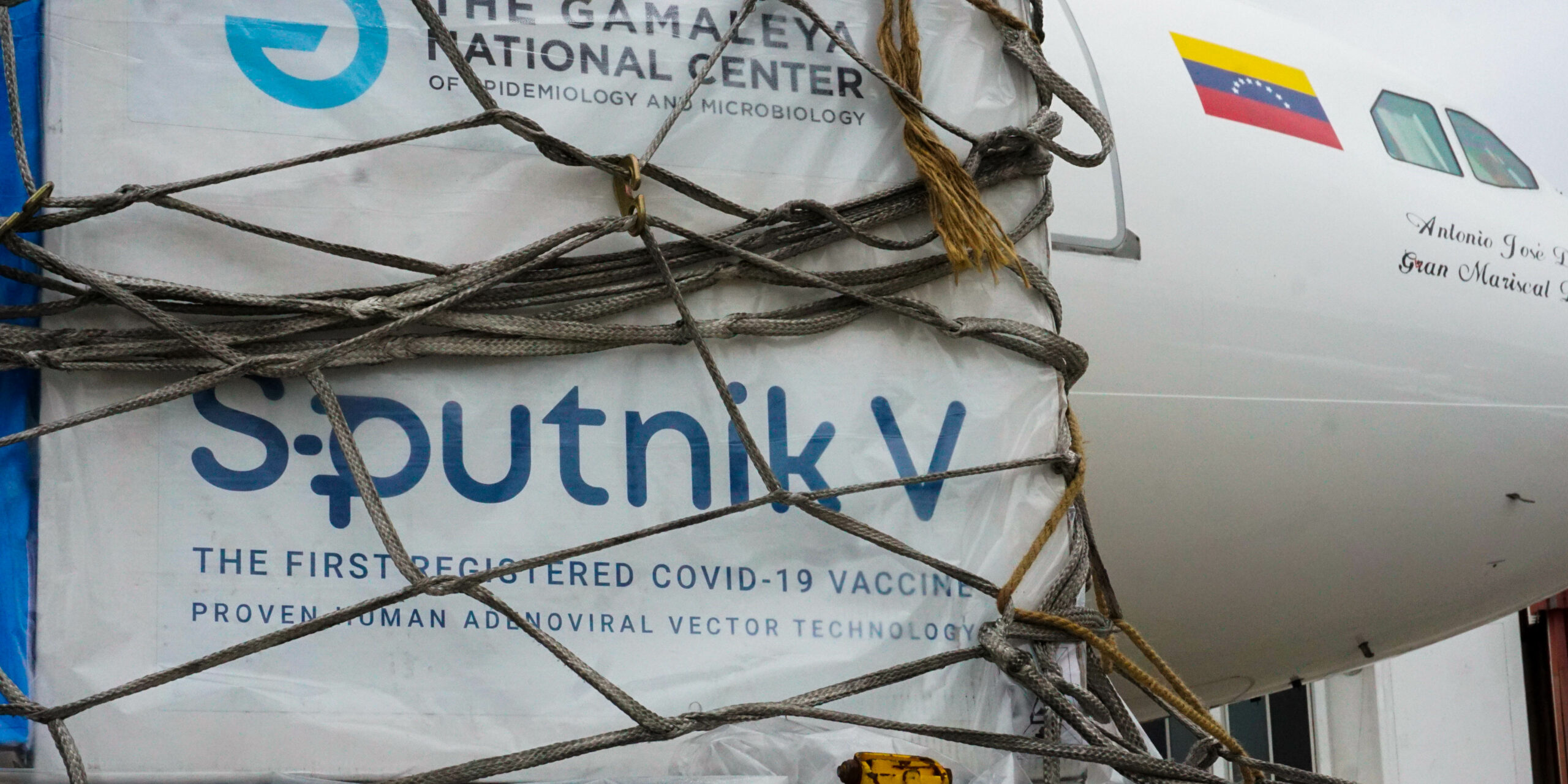 Ministros Arreaza y Alvarado reciben tercer lote de vacunas Sputnik-V