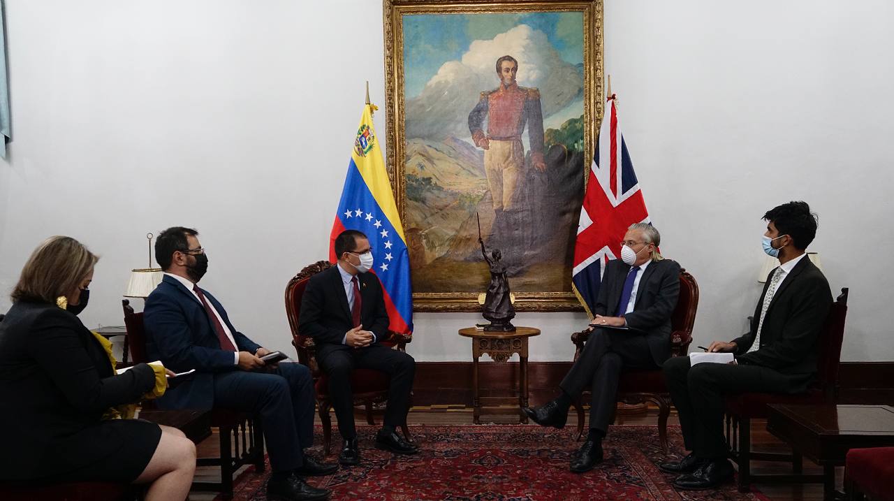 Venezuela reitera en despedida de Embajador británico interés de llevar relaciones con Reino Unido a un nivel de respeto
