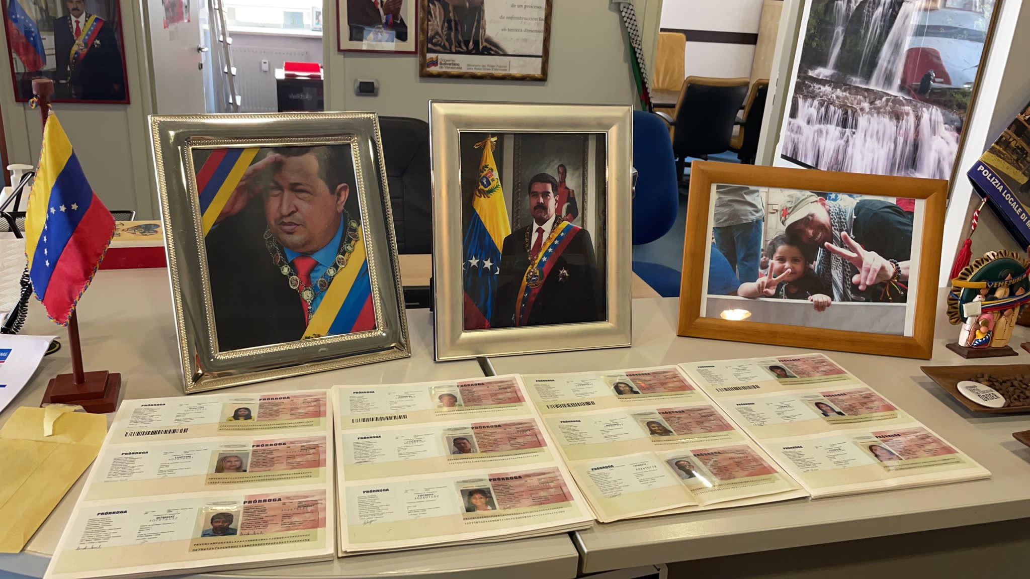 450 prórrogas más llegaron al Consulado General de Venezuela en Milán