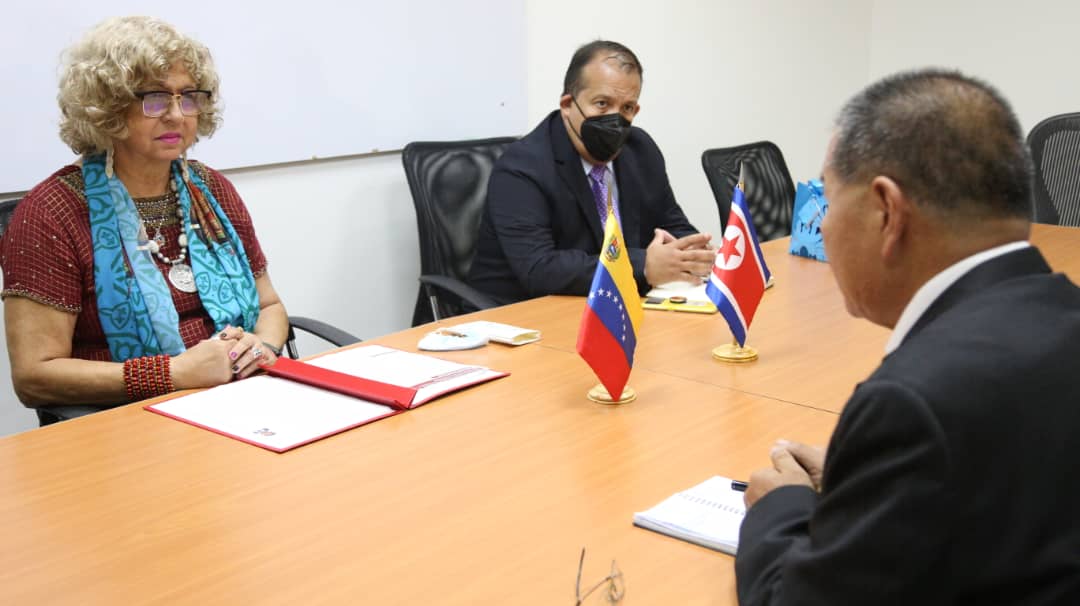 Vice-minister Capaya Rodríguez holds a working meeting with the ambassador of North Korea