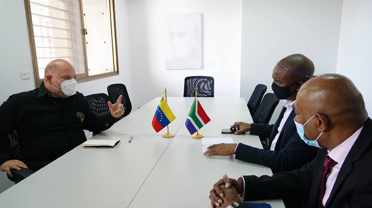 Presidente del ISB Carlos Ron se reúne con representante de la Asociación Sudafricana de Solidaridad con Venezuela