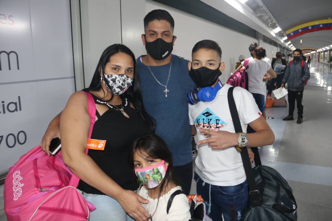 Nuevo vuelo del Plan Vuelta a la Patria proveniente de Ecuador reúne más familias en Venezuela
